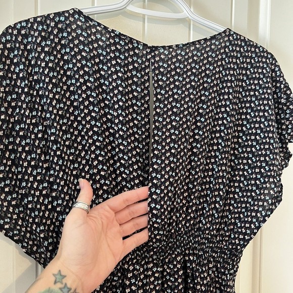 Alythea Ditsy Floral Flutter Sleeve Tie Front Cut Out V-neck Romper Split Back M - Picture 8 of 12